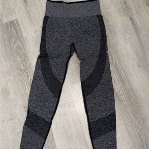 PINK Grey Patterned Leggings